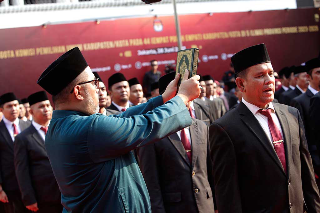 Komisi Pemilihan Umum Republik Indonesia melantik sebanyak 220 orang anggota KPU dari 44 kabupaten/kota pada lima provinsi, yakni Sulawesi Utara, Sulawesi Selatan, Sulawesi Tenggara, Sulawesi Barat, dan Kepulauan Riau untuk periode 2023-2028.