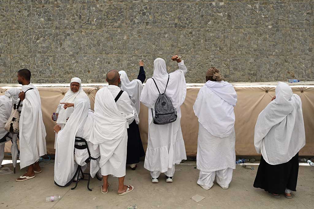 Pada 13 Zulhijjah atau 1 Juli 2023, jemaah kembali ke jumarat untuk lempar jumrah dengan tujuh batu kerikil untuk selanjutnya kembali ke Mekah.