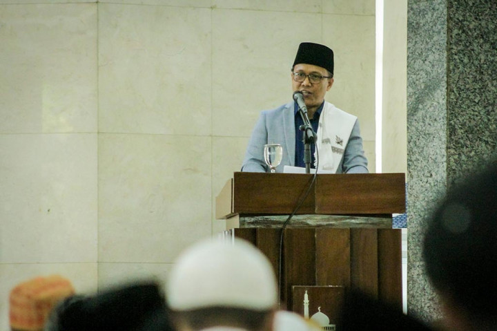 Tidak hanya karyawan Media Group, salat juga dihadiri oleh sejumlah masyarakat sekitar.