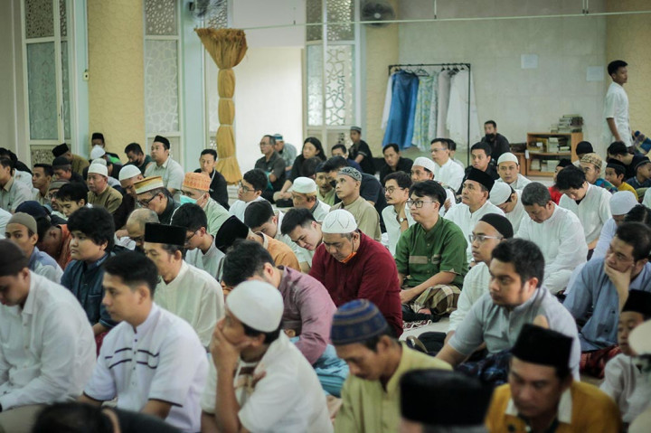 Masjid Nursiah Daud Paloh menggelar salat Iduladha yang dilaksanakan di Komplek Media Group, Kedoya, Jakarta Barat, Kamis, 29 Juni 2023. Salat dihadiri Pemimpin Redaksi Metro TV, Budiyanto, karyawan Media Group, dan warga sekitar.