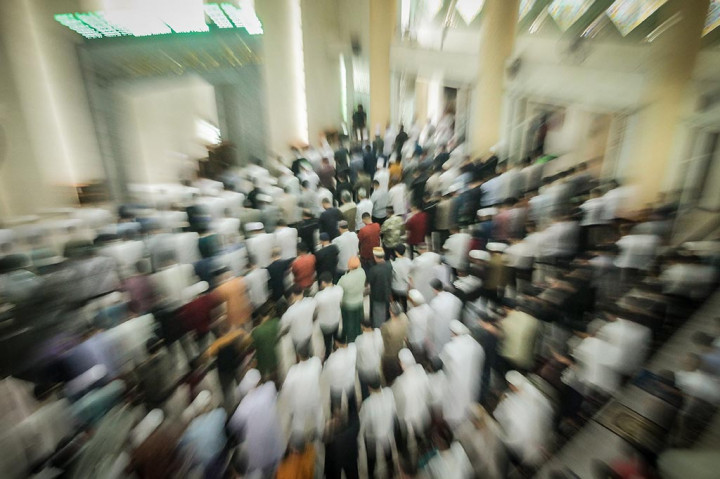 Salat Iduladha dimulai pukul 07.00 WIB dengan mengangkat tema 'Iduladha Tumbuhkan Jiwa Kemanusiaan dan Kedermawanan'. Salat diimami oleh Divisi Dakwah DKM Nursiah Daud Paloh, Ustaz Maulana Dwi Saputra.