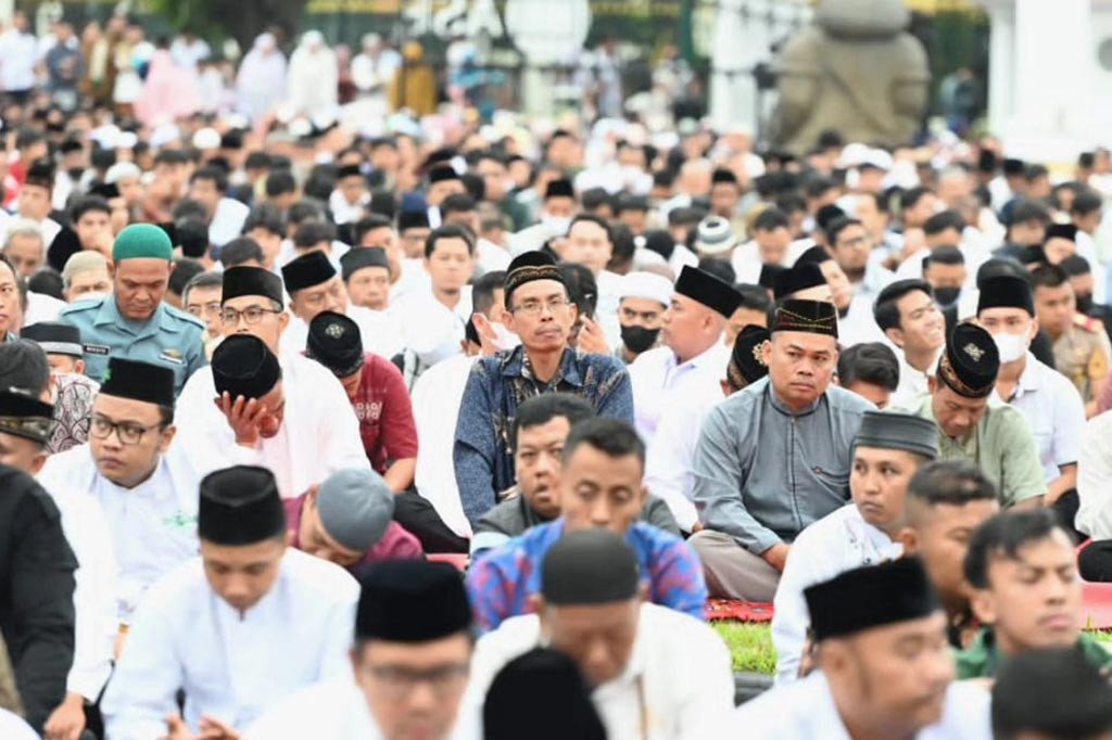 Selesai salat, Jauhar Mustofa yang juga bertindak sebagai khatib menyampaikan khotbahnya yang bertema “Semangat Berkurban dan Ketaatan Nabi Ismail AS”. Dalam khotbahnya, khatib mengajak seluruh jemaah untuk meneladani sikap tawakal, tawadu, dan keikhlasan Nabi Ibrahim AS dan Nabi Ismail AS untuk berkurban.