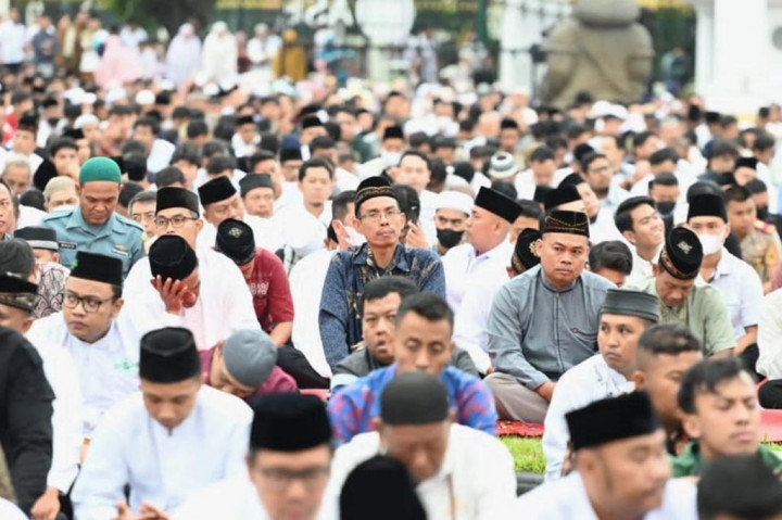 Selesai salat, Jauhar Mustofa yang juga bertindak sebagai khatib menyampaikan khotbahnya yang bertema “Semangat Berkurban dan Ketaatan Nabi Ismail AS”. Dalam khotbahnya, khatib mengajak seluruh jemaah untuk meneladani sikap tawakal, tawadu, dan keikhlasan Nabi Ibrahim AS dan Nabi Ismail AS untuk berkurban.