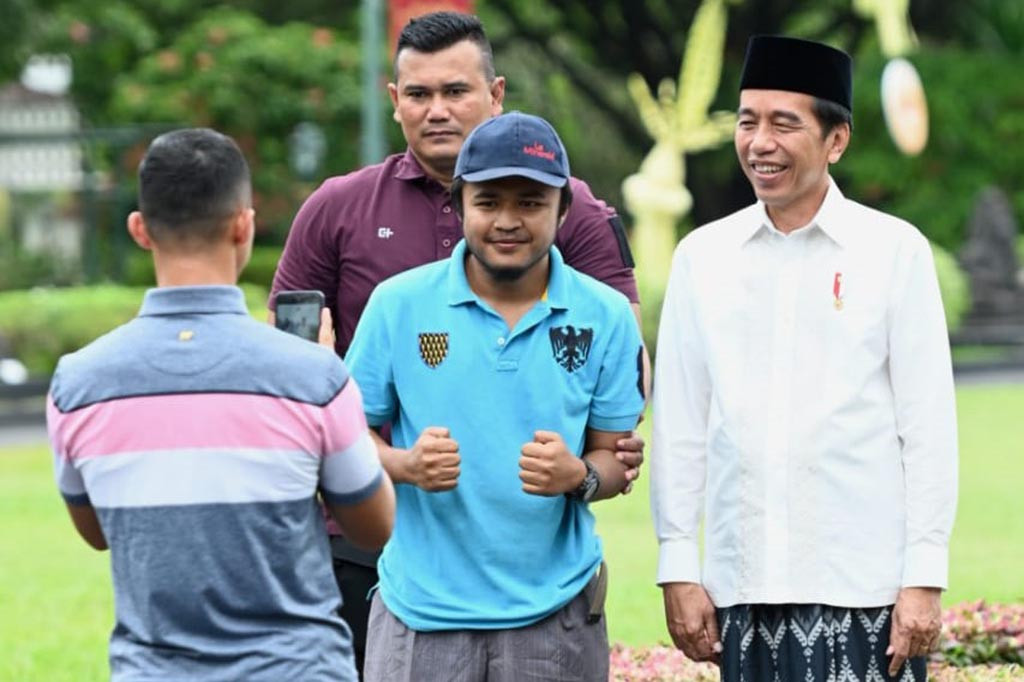 Presiden Joko Widodo dan Ibu Iriana Joko Widodo merayakan Hari Raya Iduladha 1444 Hijriah di Istana Kepresidenan Yogyakarta, pada Kamis, 29 Juni 2023. Presiden pun memanfaatkan momen tersebut untuk menyapa masyarakat yang ada di sekitar Istana Kepresidenan Yogyakarta.