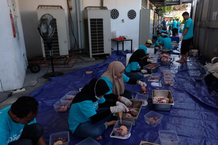 Wawan dalam sambutannya mewakili manajemen mengatakan, pihak manajemen mengucapkan terima kasih kepada karyawan dan Dewan Kemakmuran Masjid (DKM) Pangansari yang telah berpartispasi dalam kegiatan penyembelihan hewan kurban ini. Kurban sendiri merupakan salah satu ibadah yang memiliki makna mendalam dalam agama Islam. 