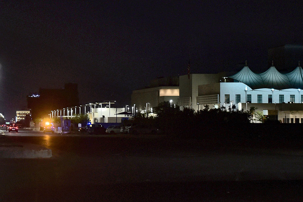 Dia menambahkan bahwa seorang petugas keamanan yang berasal dari Nepal terluka dan kemudian meninggal akibat luka-lukanya tersebut.