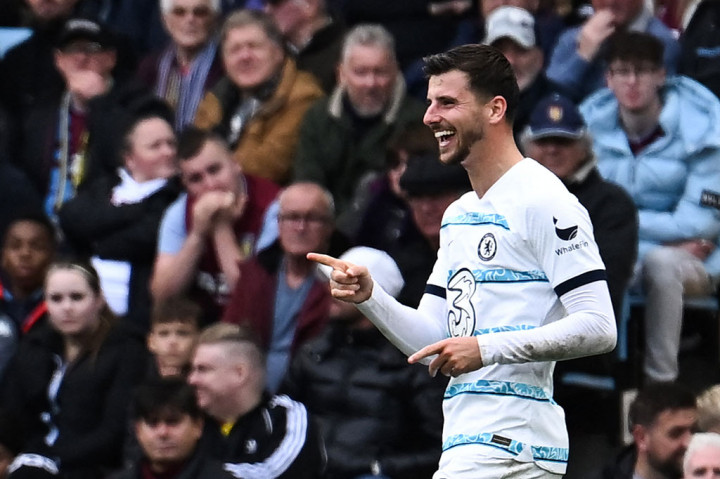 Saat ini pemain berkebangsaan Inggris itu dikabarkan tengah menyelesaikan dokumen perizinan pribadi dan bakal menjalani tes medis, sementara Manchester United sedang mengurus beberapa dokumen administrasi transfer.