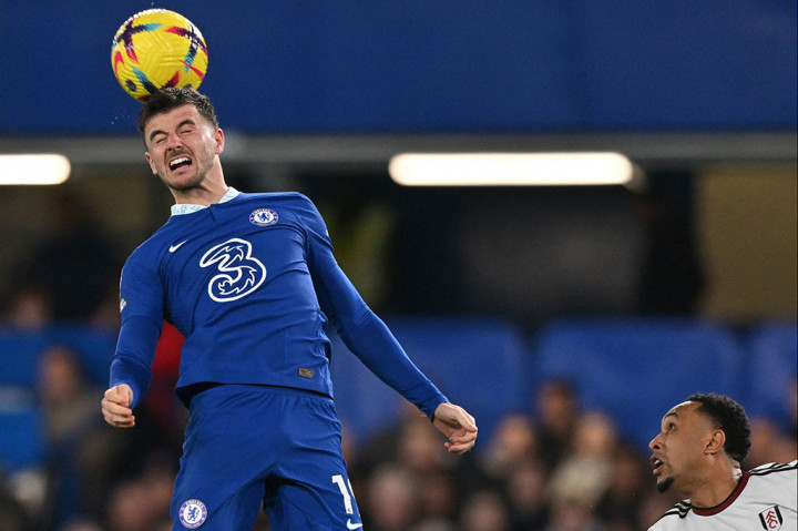 Mount yang masih mempunyai satu tahun kontrak di Chelsea, enggan memperpanjang masa baktinya di stadion Stamford Bridge. Hal itu membuat manajemen The Blues memutuskan menjual pemain didikan asli akademi Chelsea itu pada bursa transfer musim panas ini.