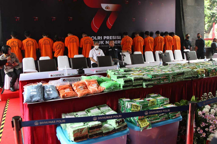 Bekerja sama dengan Direktorat Bea Cukai dan Direktorat Pemasyarakatan di wilayah Aceh, Riau, dan Bali, Bareskrim Polri berhasil menggagalkan peredaran 428 kilogram sabu-sabu dan 162.932 butir ekstasi.