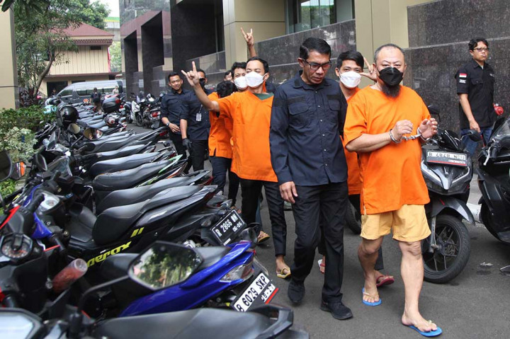 Jenderal bintang satu itu menambahkan bahwa kasus ketiga terjadi di Bali. Di provinsi ini ditemukan sebanyak 140 butir ekstasi dengan jumlah tersangka sebanyak 10 orang, yakni inisial T, Y, I, U, J, P, R, I, DN, dan ID.