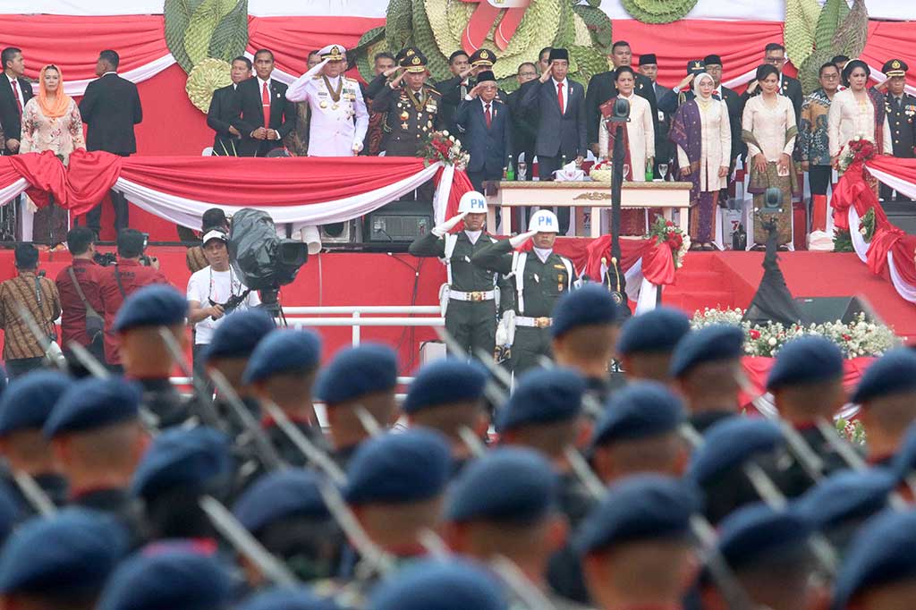 Jokowi mengaku jarak yang dia lalui untuk memeriksa pasukan Korps Bhayangkara memang jauh yakni mengelilingi lapangan sepak bola di GBK. Namun Jokowi mengaku fisik dirinya masih kuat.