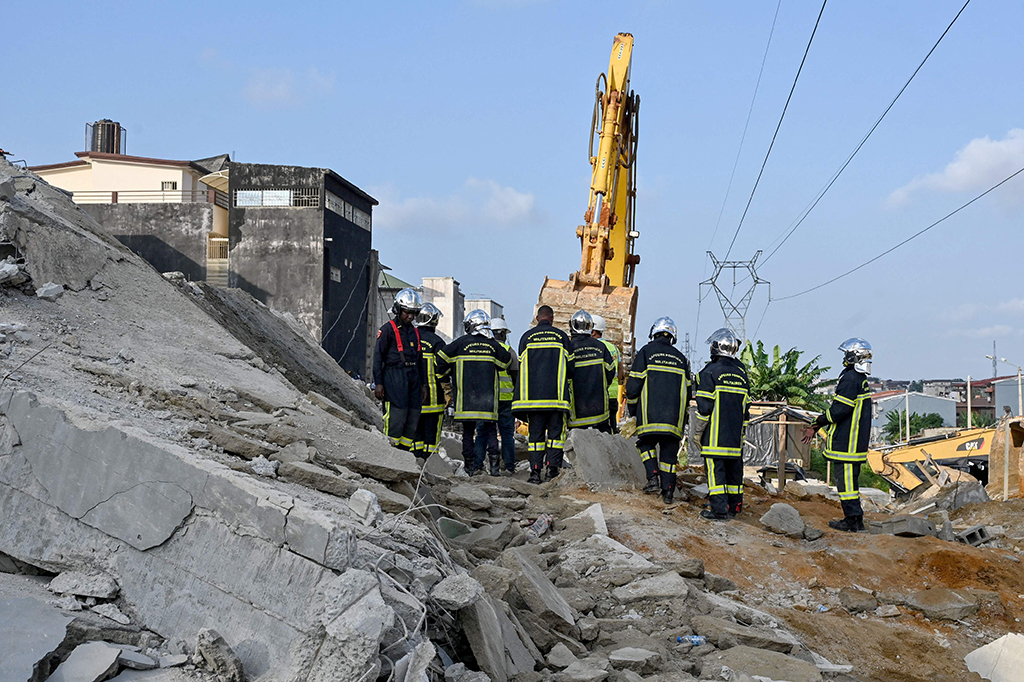 Juru bicara pemerintah Amadou Coulibaly pada bulan Maret memperingatkan bahwa insiden seperti itu akan terus berlanjut selama pembangun melanggar aturan. Tiga belas orang tewas pada bulan Februari dan Maret dalam dua bangunan yang runtuh.
