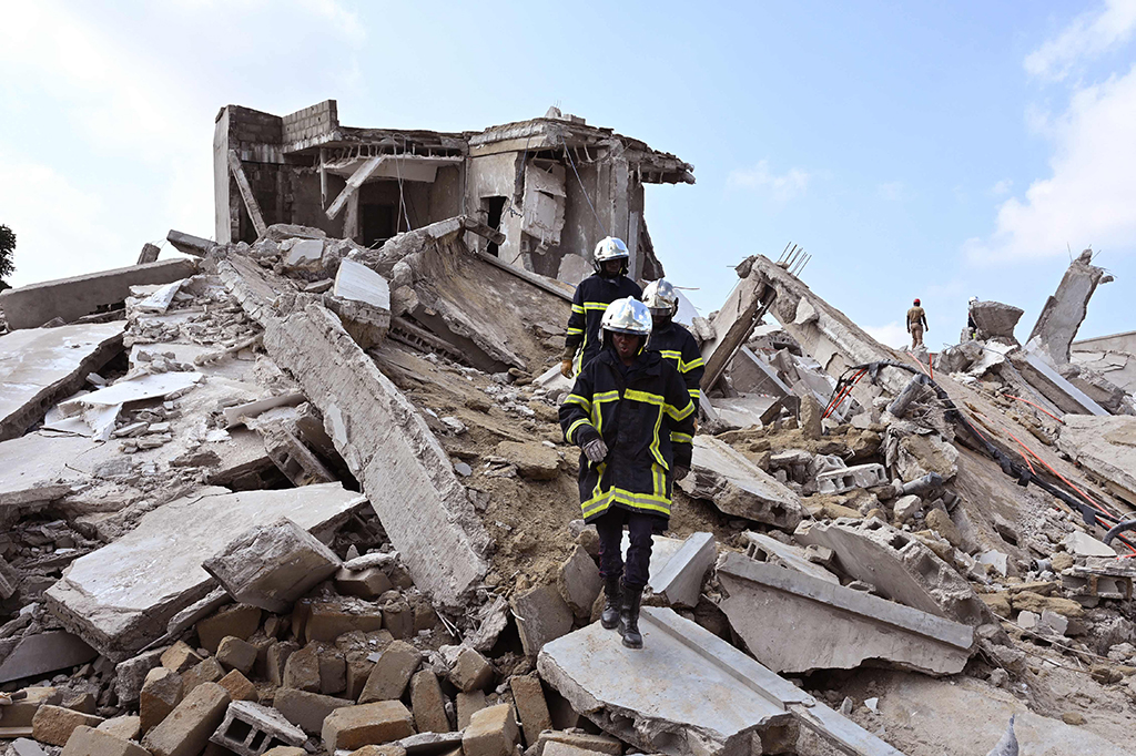 Sebuah bangunan yang sedang dibangun runtuh di lingkungan kelas atas pusat ekonomi Pantai Gading Abidjan, menewaskan enam orang dan melukai sembilan lainnya, kata pemerintah Sabtu, 1 Juli 2023.