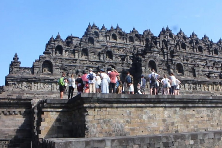 Berdasarkan data yang ada di Taman Wisata Candi Borobudur, tercatat selama musi cuti bersama hari raya Iduladha ini rata-rata pengunjung perharinya mencapai 10 ribu baik domestik maupun mancanegara. jumlah tersebut lebih besar dibanding hari hari biasa yang hanya dikisaran 4000 hingga 6000 pengunjung saja.