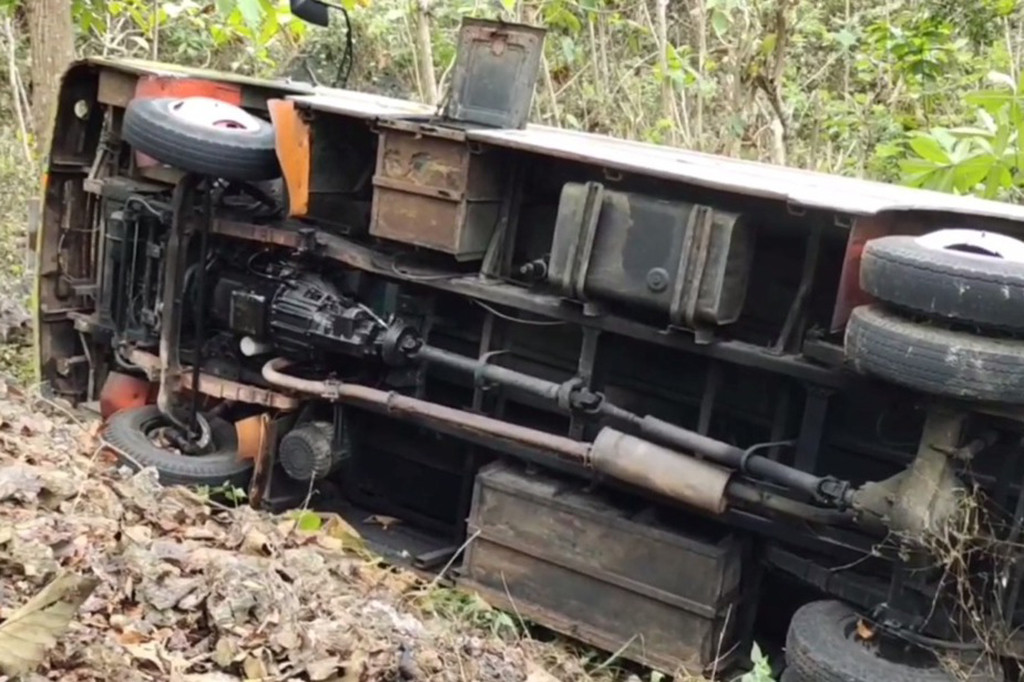 Dari 33 penumpang asal Sleman, tujuh diantaranya mengalami luka-luka dan langsung dibawa ke Puskesmas Tepus untuk mendapat perawatan.