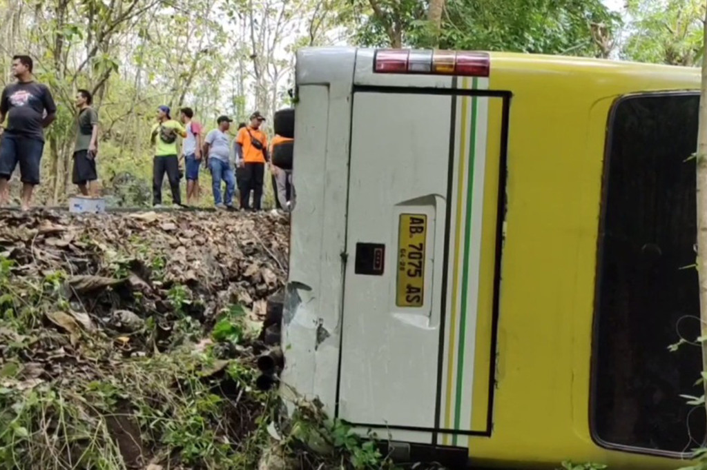 Sementara sisanya tidak mengalami luka namun sempat syok, mengingat sebagian diantaranya adalah anak-anak.