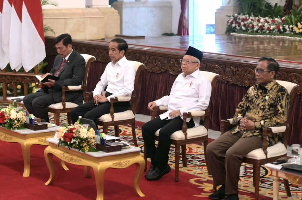 Demikian disampaikan Presiden Jokowi dalam pengantar&nbsp;pada Sidang Kabinet Paripurna Laporan Semester I Pelaksanaan APBN Tahun 2023 di Istana Negara Jakarta, Senin, 3 Juli 2023.