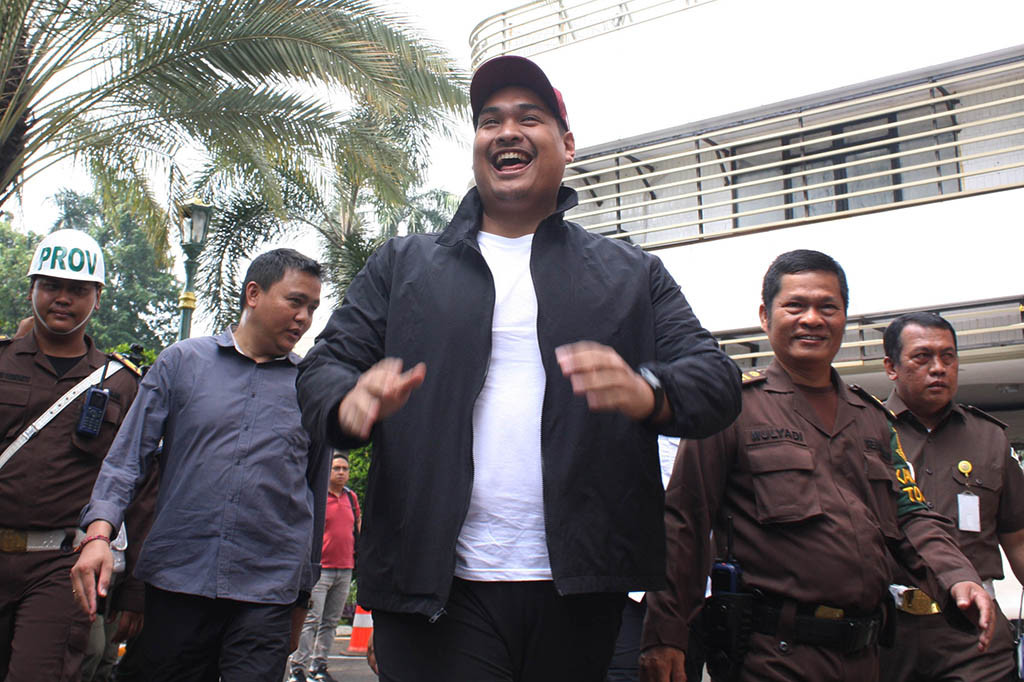 Terpisah, Kepala Pusat Penerangan Hukum (Kapuspenkum) Kejagung RI Ketut Sumedana mengatakan Dito Ariotedjo sedianya dijadwalkan tiba pada pukul 09.00 WIB, tetapi meminta pemindahan jadwal karena ada agenda yang tidak bisa ditinggalkan.