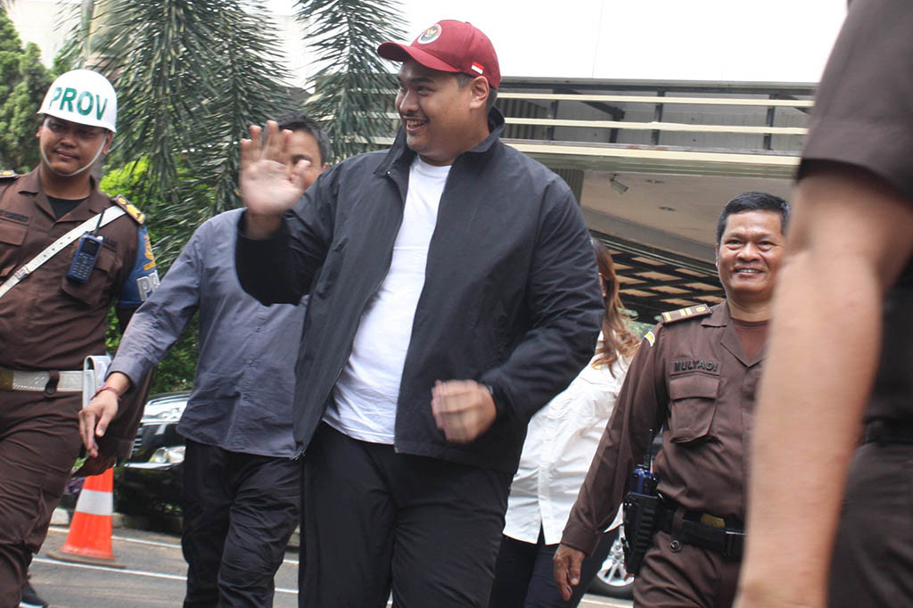 Dito Ariotedjo tiba di Gedung Bundar Jampidsus, Kompleks Kejagung RI, Jakarta, Senin, tepat pada pukul 13.00 WIB. Ia tampak mengenakan kaus berwarna putih dan jaket berwarna hitam.