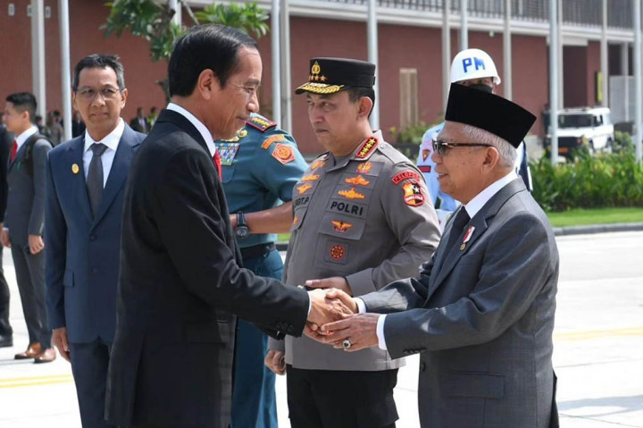 “Pagi hari ini saya dan delegasi terbatas akan melaksanakan kunjungan dua hari di Sydney, Australia dan satu hari di Port Moresby, Papua Nugini,” ujar Presiden dalam keterangan pers sebelum keberangkatan.