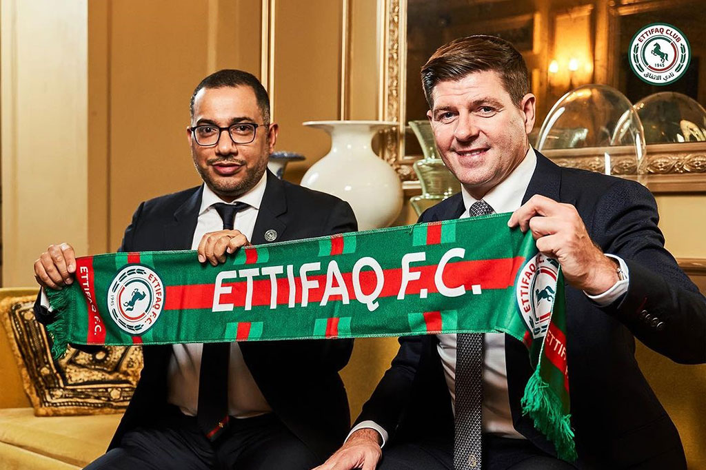 Gerrard akan mengisi kursi pelatih Al Ettifaq setelah ditinggal Patrice Carteon yang dipecat pada Februari, dan sampai akhir musim 2022/2023 posisi pelatih kepala digantikan Antonio Cazorla sebagai caretaker.