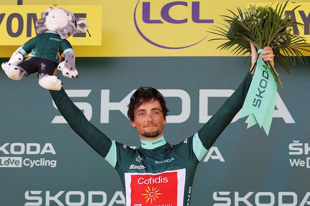 Bintang etape kedua Victor Lafay, yang bertahan di peringkat keempat klasemen umum, merebut kaus hijau untuk klasifikasi poin sprint.