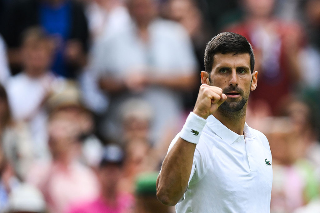Novak Djokovic memulai upayanya untuk merebut gelar Wimbledon kedelapan dengan kemenangan ke-40 berturut-turut di Center Court, Senin, 3 Juli 2023 waktu setempat.