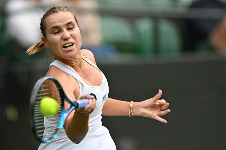 Namun petenis kualifikasi Kenin, yang menjuarai Australia Terbuka pada 2020, mematahkan servis lawannya pada game pembuka set ketiga dan memenangkan set penentuan 6-2. 