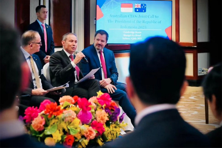 Lebih lanjut, Presiden menjelaskan bahwa saat ini pembangunan Ibu Kota Nusantara (IKN) dengan konsep kota pintar berbasis hutan dan alam mulai dilakukan. Menurut Presiden, peluang investasi pada beberapa sektor di IKN terbuka lebar bagi para investor.