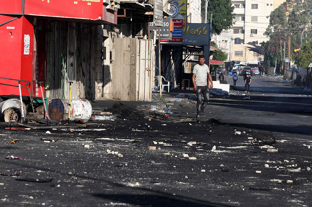 Pasukan Israel membunuh sembilan warga Palestina dalam operasi besar-besaran hari Senin, 3 Juli 2023 di Tepi Barat yang diduduki yang disebut tentara sebagai 'upaya kontraterorisme ekstensif', yang melibatkan serangan udara dan ratusan tentara.