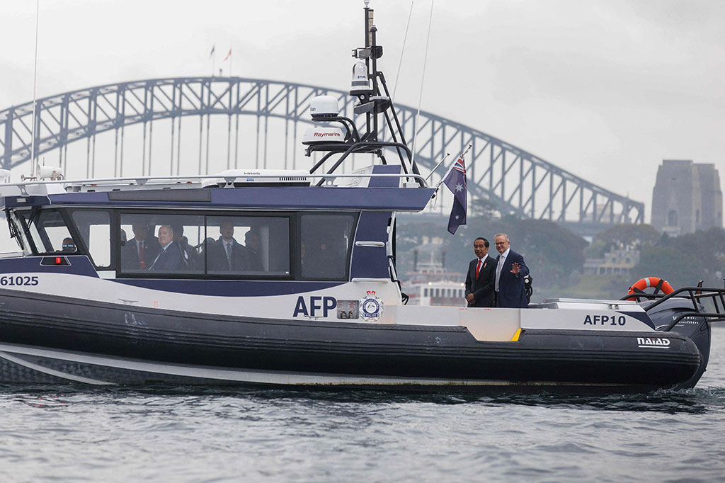 Penyeberangan dari dermaga Admiralty House menuju dermaga Taronga Zoo memakan waktu sekira 20 menit, sebelum kedua pemimpin melanjutkan perjalanan dengan iring-iringan kendaraan menuju lokasi ALM di Taronga Center.