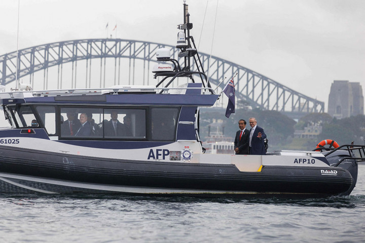Penyeberangan dari dermaga Admiralty House menuju dermaga Taronga Zoo memakan waktu sekira 20 menit, sebelum kedua pemimpin melanjutkan perjalanan dengan iring-iringan kendaraan menuju lokasi ALM di Taronga Center.