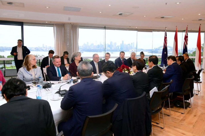 Presiden menyebut terdapat sejumlah hal yang menjadi prioritas yang harus dilakukan oleh kedua negara, yang pertama adalah menjadikan hubungan ekonomi menjadi lebih substantif dan strategis.