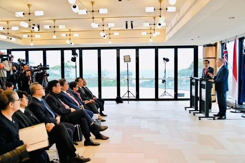 “Keempat, terkait pembangunan ibu kota nusantara, Indonesia mendorong sektor swasta Australia dan National Capital Authority Australia untuk bekerjasama dengan Otoritas IKN,” lanjut Presiden.