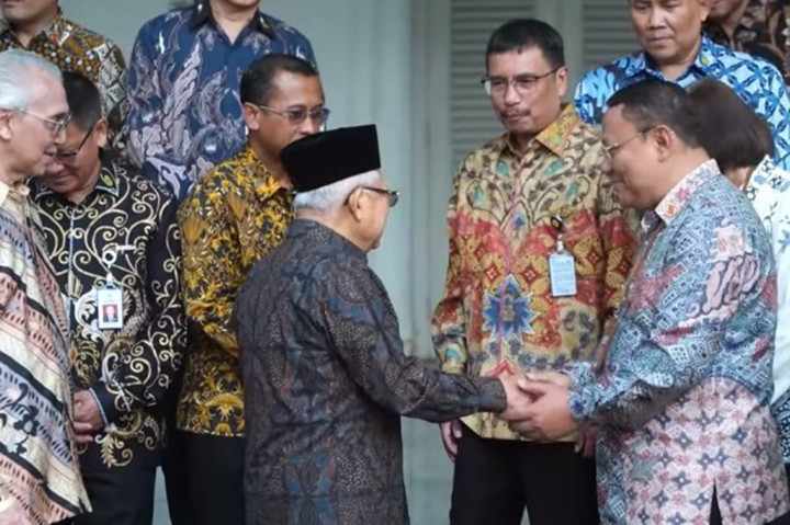 Wakil Presiden (Wapres) Ma'ruf Amin tapak tilas perjalanan Indonesia keluar dari pandemi covid-19. Tenaga kesehatan (nakes) disebut berperan krusial.