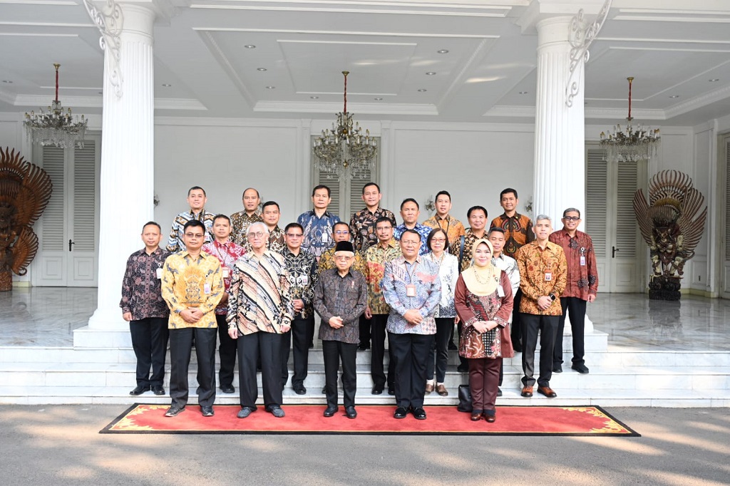 Ma'ruf mengatakan kerja keras nakes membuahkan hasil manis. Indonesia keluar dari pandemi lebih cepat dan lebih baik.