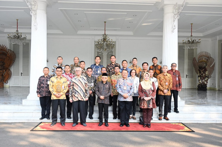 Ma'ruf mengatakan kerja keras nakes membuahkan hasil manis. Indonesia keluar dari pandemi lebih cepat dan lebih baik.