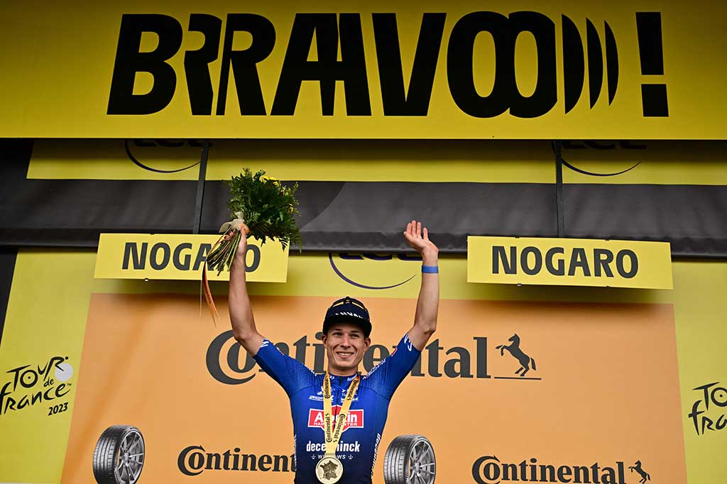 Pembalap tim Alpecin itu mengalahkan Caleb Ewan asal Australia yang menempati posisi kedua dan Phil Bauhaus dari Jerman di posisi ketiga di etape keempat sejauh 182 km dari Dax ke Nogaro.