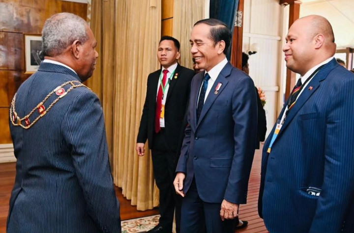 Presiden RI Joko Widodo bertemu dengan Gubernur Jenderal Papua Nugini Sir Bob Bofeng Dadae di Government House, Port Moresby, Papua Nugini, Rabu, 5 Juli 2023.