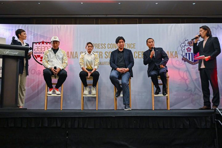Presiden Cerezo Osaka, Hiroaki Morishima mengatakan bahwa Zahra direkrut karena dinilai memiliki skill bagus dan sikapnya di dalam serta luar lapangan. Hiroaki bahkan memuji cara Zahra saat berinteraksi dengan para suporter klub Jepang tersebut.