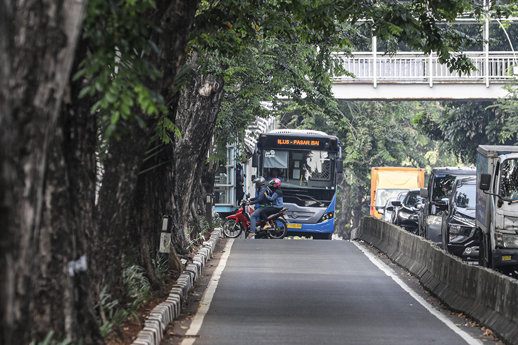 Penindakan tilang manual kembali digelar lantaran masih banyaknya pelanggaran yang tidak terjangkau ETLE (Electronic Traffic Law Enforcement), dikarenakan kamera tilang ETLE masih bersifat terbatas dan membuat para pelanggar banyak yang tidak terdeteksi.