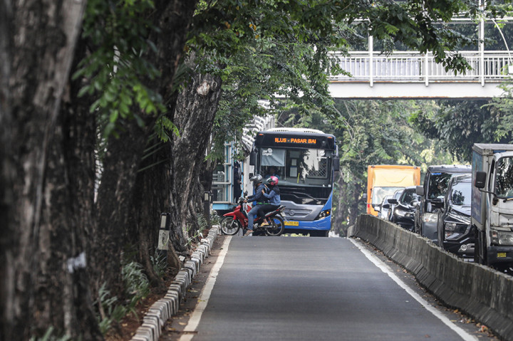 Penindakan tilang manual kembali digelar lantaran masih banyaknya pelanggaran yang tidak terjangkau ETLE (Electronic Traffic Law Enforcement), dikarenakan kamera tilang ETLE masih bersifat terbatas dan membuat para pelanggar banyak yang tidak terdeteksi.