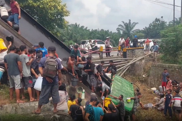 Tidak ada korban jiwa dalam kecelakaan itu, namun arus lalu lintas di Jalan Lintas Sumatera dari Kota Tebing Tinggi menuju Kabupaten Batubara macet hingga beberapa kilometer. 