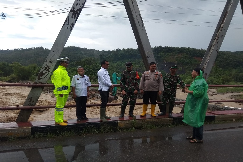 Sementara itu, Kepala BPBD OKU Selatan, Koni Ramli mengatakan pihaknya telah menurunkan tim ke lokasi kejadian bencana, melakukan kaji cepat dan berkoordinasi dengan pihak terkait.