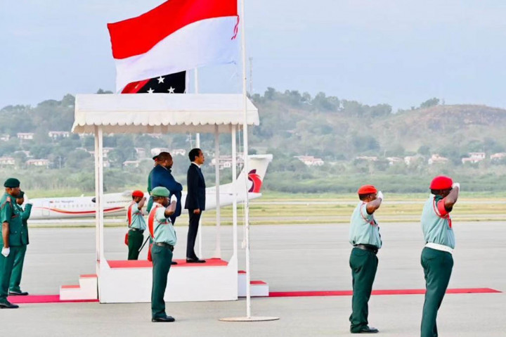 Usai melaksanakan serangkaian kegiatan kunjungan kerja di Papua Nugini (PNG), Presiden Joko Widodo bertolak menuju Jayapura, Papua dari Bandara Internasional Jacksons, Port Moresby, PNG pada Rabu, 5 Juli 2023, sekitar pukul 18.00 waktu setempat.