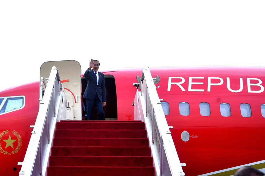 Presiden Jokowi bersama rombongan kemudian langsung menuju hotel tempatnya bermalam selama di Papua untuk melanjutkan kegiatan kunjungan kerja keesokan harinya.