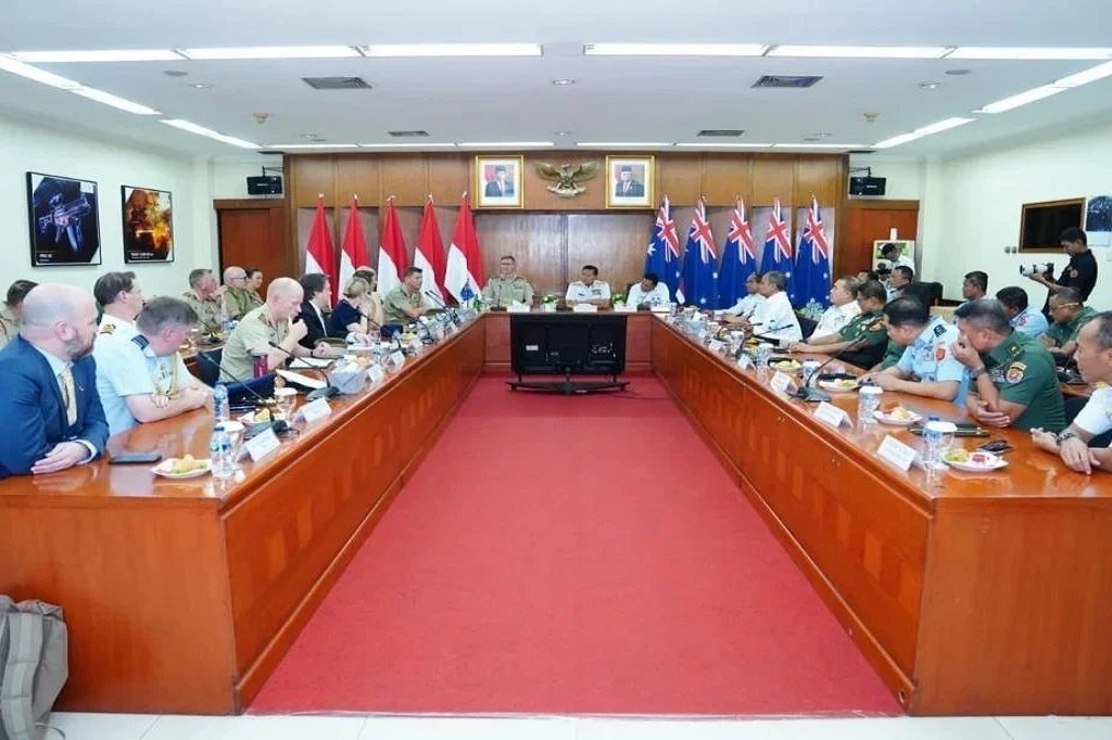 Antusiasme juga terlihat ketika rombongan Delegasi ADF menyaksikan demonstrasi Ranpur, di antaranya Ranpur Harimau, Badak, Anao Putih, Anoa Loreng, Anoa Turet, 20MM, Anoa Amphibious, Komando, MF1, MF2, Ranpur 4x4 Anti Ranjau, dan Aligator.