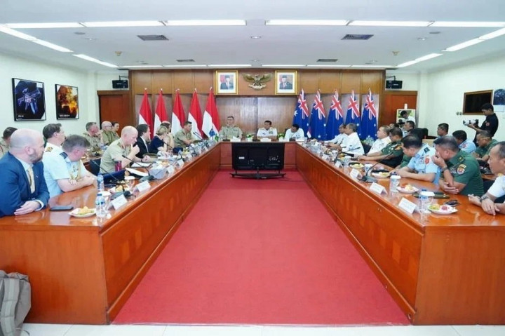 Antusiasme juga terlihat ketika rombongan Delegasi ADF menyaksikan demonstrasi Ranpur, di antaranya Ranpur Harimau, Badak, Anao Putih, Anoa Loreng, Anoa Turet, 20MM, Anoa Amphibious, Komando, MF1, MF2, Ranpur 4x4 Anti Ranjau, dan Aligator.