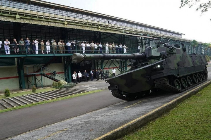 Dalam kesempatan tersebut, Abraham Mose menerangkan jika Pindad telah memproduksi senjata dan kendaraan khusus yang sudah dilengkapi dengan amunisi untuk mendukung TNI. Pindad juga sudah memiliki kompetensi untuk mengembangkan produk dan layanan industri seperti alat berat dan peralatan juga layanan pertambangan.