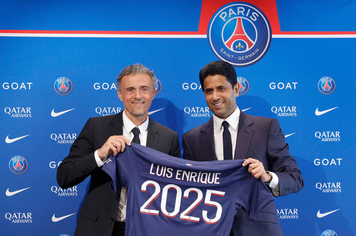 Luis Enrique diperkenalkan oleh PSG pada konferensi pers bersama presiden klub, Nasser al-Khelaifi di kompleks pelatihan baru mereka di Poissy, di barat laut ibu kota Prancis.